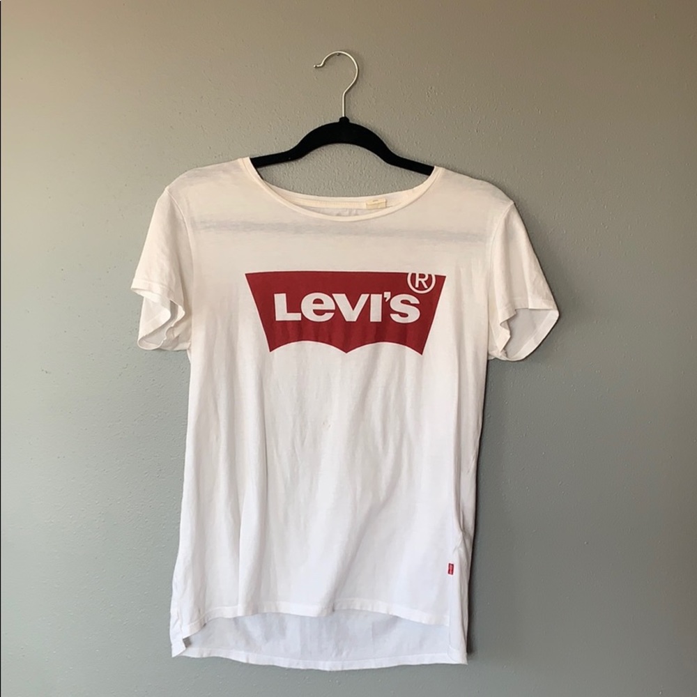 Levi’s White Tee
